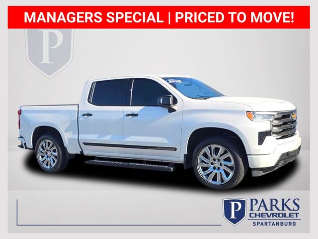 White (Iridescent Pearl Tricoat) 2022 Chevrolet Silverado 1500 High Country Crew Cab 4WD Pickup Truck Four-Wheel Drive Automatic