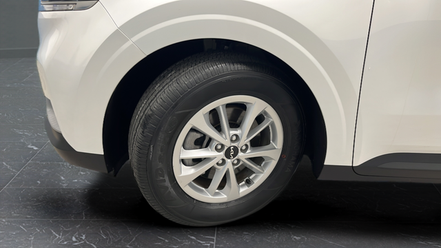 Used 2024 White Kia LX image 35