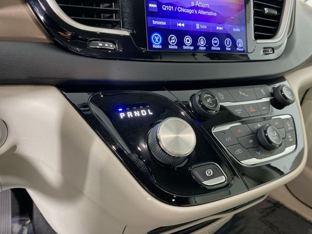 2017 Chrysler Pacifica Touring 16