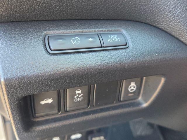 Used 2018 Silver Nissan 2.5 SL image 28