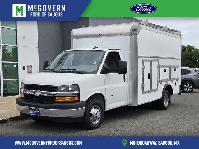 Summit White 2022 Chevrolet Express Chassis 3500 Cutaway 159 Van Rear-Wheel Drive 6-Speed Automatic Overdrive