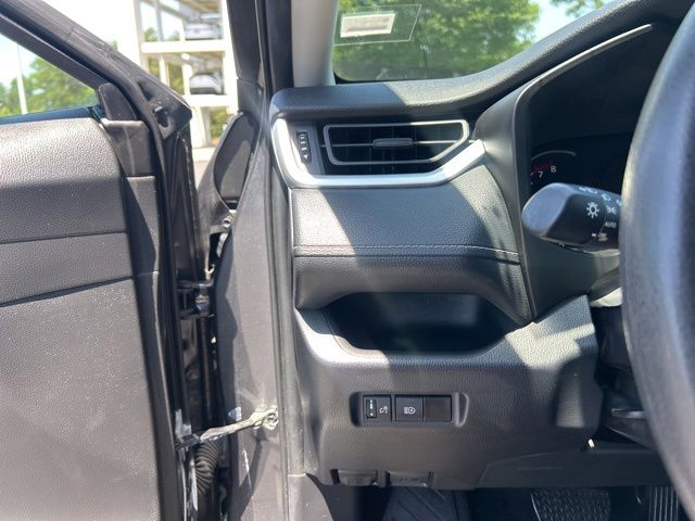 2024 Toyota RAV4 XLE - Photo 30