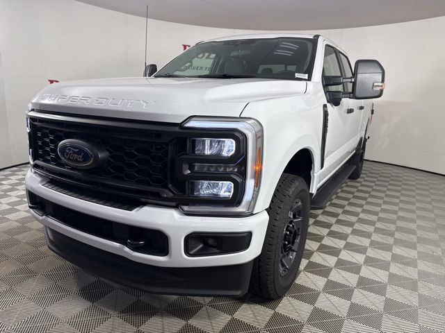 2025 Oxford White Ford Super Duty F-250 SRW XL 4X4 Truck
