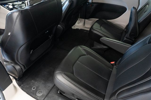 Used 2024 Chrysler Pacifica Van
