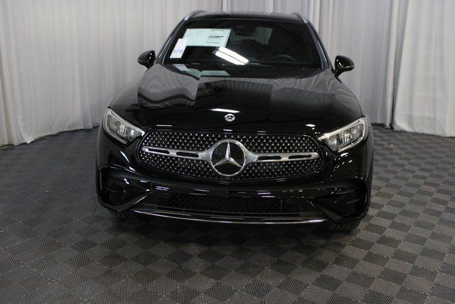 New 2026 Black Mercedes-Benz GLC 300 image 2