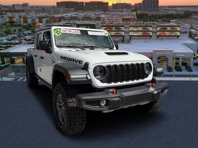 Bright White Clearcoat 2025 Jeep Gladiator Mojave Crew Cab 4WD Pickup Truck Four-Wheel Drive 8-Speed Automatic