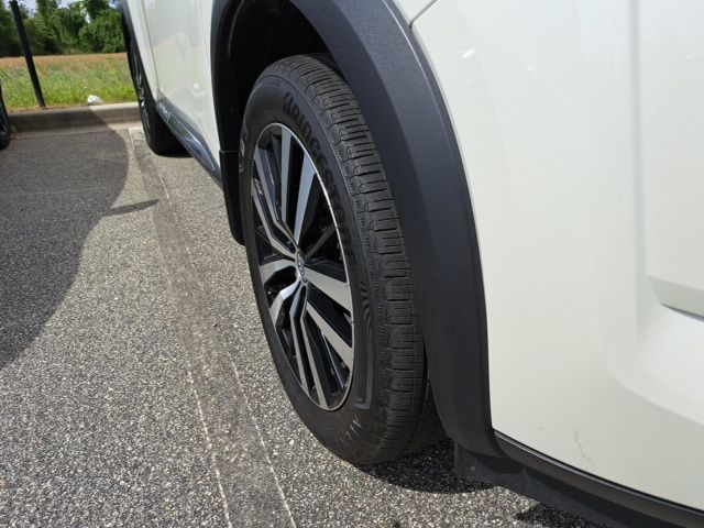 Used 2024 White Nissan Platinum image 4