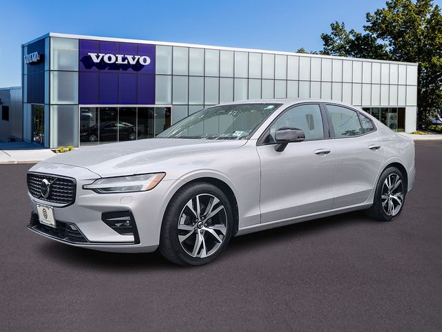 2025 Volvo S60 Plata Sedán Tracción en las cuatro ruedas Automática