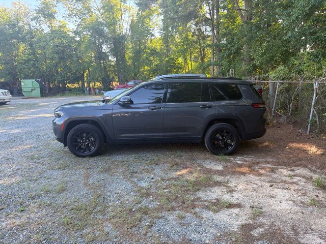 Used 2024 Gray Jeep Altitude image 2