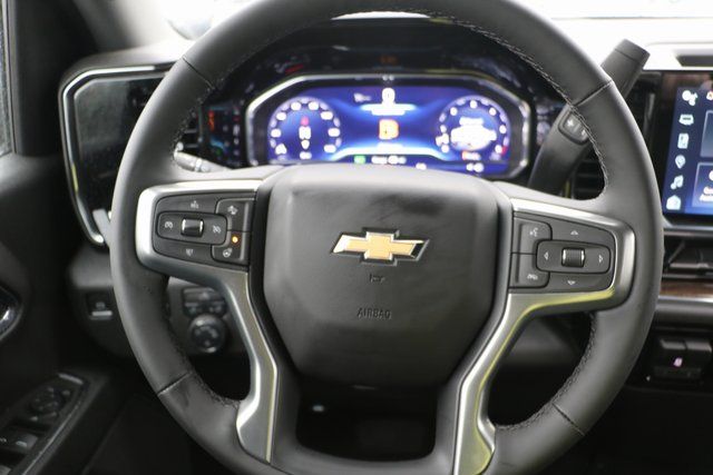 2025 Chevrolet Silverado 1500 LT 6