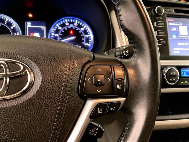 2019 Toyota Highlander XLE White at Subaru and VW of Moon Township