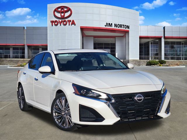 2023 Nissan Altima SL's photo