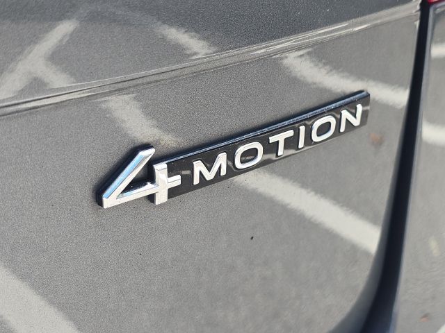 2022 Volkswagen Tiguan 2.0T SE R-Line Black:169404A