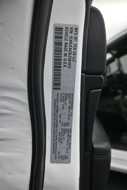 2020 Jeep Grand Cherokee Altitude White/off-white at River Oaks CDJR