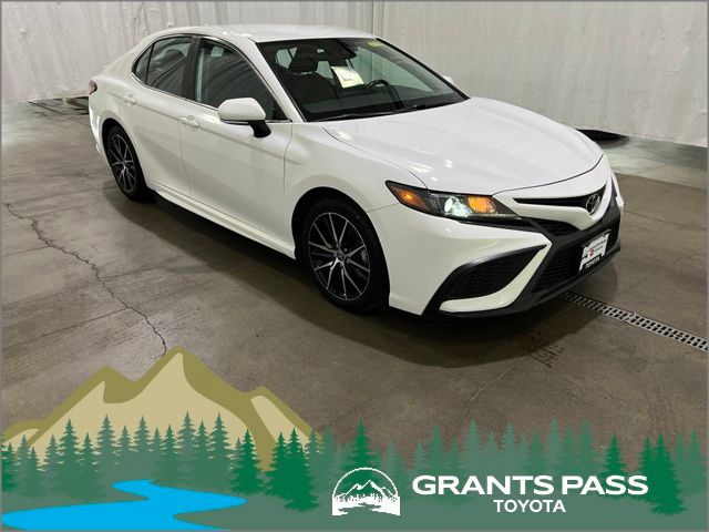 2022 Toyota Camry SE FWD