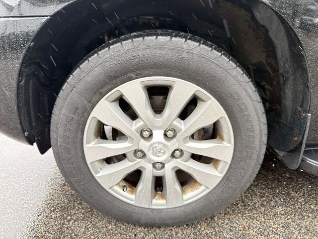 2013 Toyota Sequoia - Image 11
