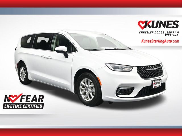 Bright White Clearcoat 2023 Chrysler Pacifica Minivan Front-Wheel Drive 9-Speed Automatic