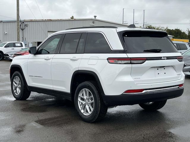 New 2025 White/off-white Jeep Laredo image 5