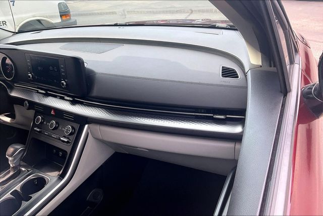 Used 2024 Kia Carnival Van
