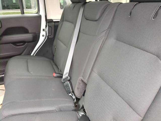 Used 2023 White Jeep Sahara image 3