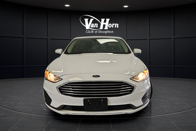 Used 2020 Oxford White Ford SE image 2