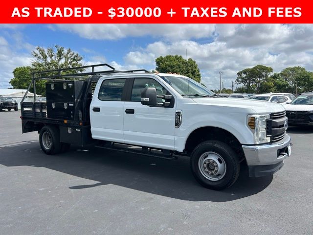 Oxford White 2018 Ford F-350 Super Duty Chassis XL Crew Cab DRW 4WD Pickup Truck Four-Wheel Drive 6-Speed Automatic