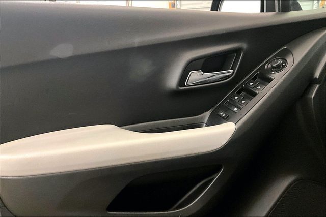 2021 Chevrolet Trax LT Blue at Subaru and VW of Moon Township