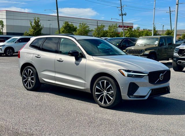 2024 Volvo XC60 B5 Plus Dark Theme