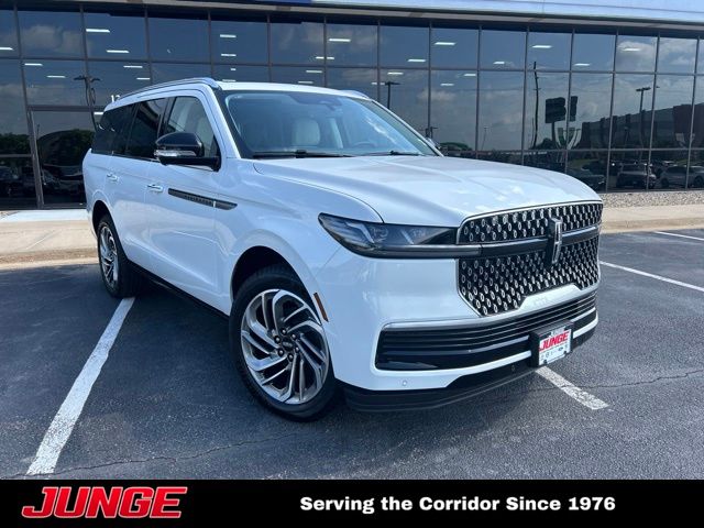 Star White Metallic Tri-Coat 2026 Lincoln Navigator Reserve 4WD SUV / Crossover Four-Wheel Drive Automatic