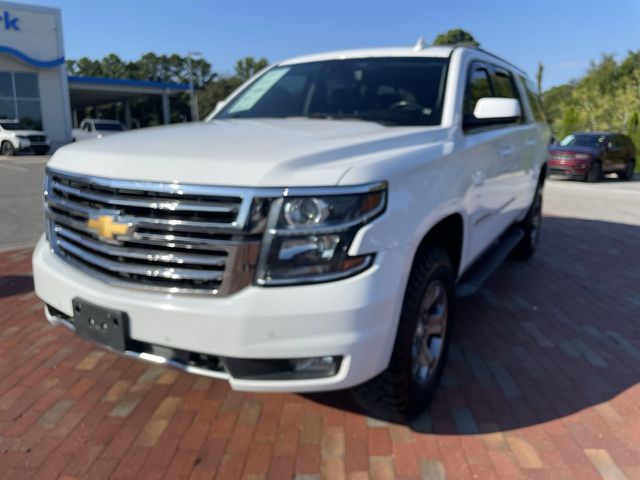 Summit White 2019 Chevrolet Suburban SUV / Crossover Four-Wheel Drive 6-Speed Automatic Overdrive