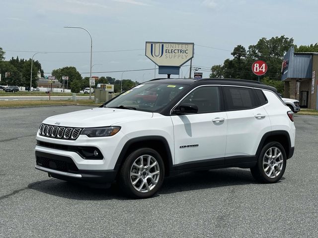 Bright White Clearcoat 2025 Jeep Compass SUV / Crossover Four-Wheel Drive 8-Speed Automatic