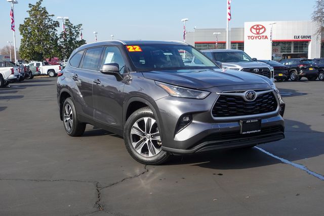 used 2022 Toyota Highlander car, priced at $33,000