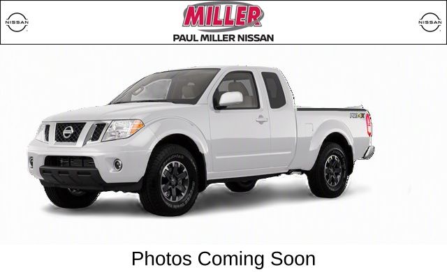 Glacier White 2016 Nissan Frontier Pickup Truck Four-Wheel Drive 5-Speed Automatic Overdrive