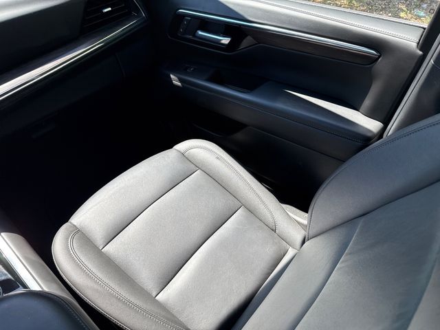 Used 2025 Gray Chevrolet Z71 image 16