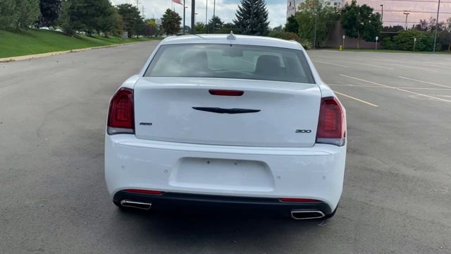 2022 Chrysler 300 Touring 7