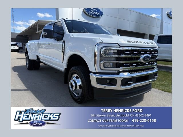 Star White Metallic Tri-Coat 2024 Ford F-350 Super Duty Lariat Crew Cab LB DRW 4WD Pickup Truck Four-Wheel Drive Automatic