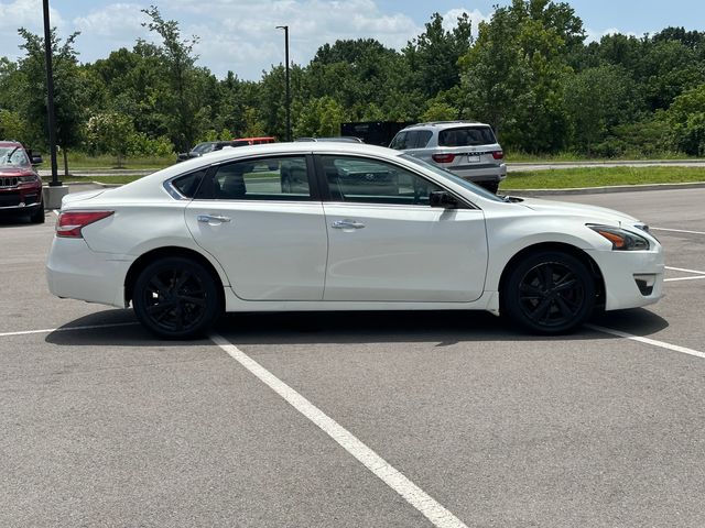 Used 2014 White Nissan 2.5 SV image 8