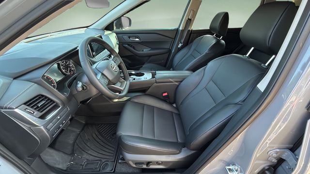 Used 2026 Gray Nissan Dark Armor image 18