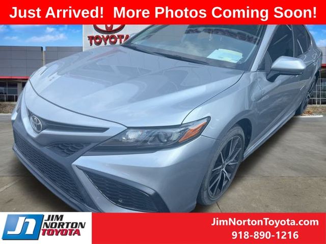 2021 Toyota Camry SE 2