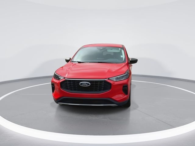 Used 2024 Red Ford Active image 3
