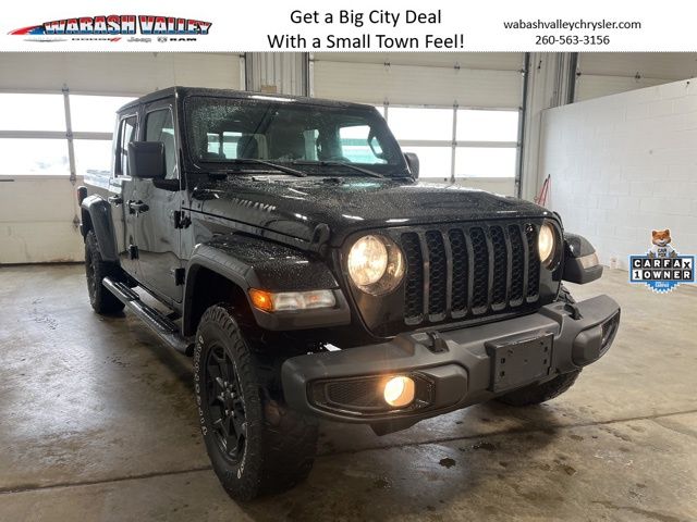 Black Clearcoat 2022 Jeep Gladiator Pickup Truck Four-Wheel Drive 8-Speed Automatic