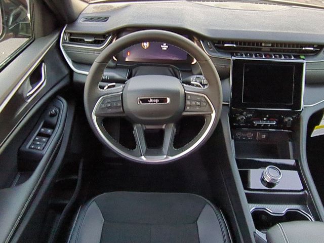 new 2025 Jeep Grand Cherokee car, priced at $40,847
