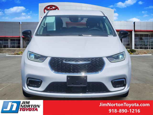 Used 2024 Chrysler Pacifica Van
