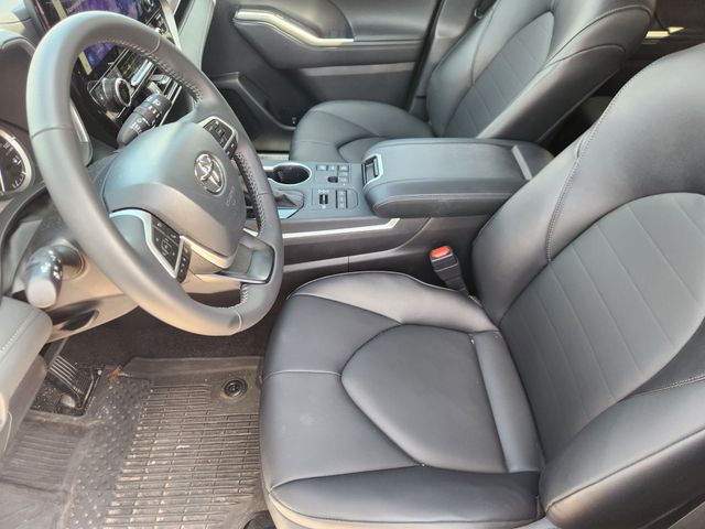 2026 Toyota Highlander XLE Beige at Don McGill Toyota