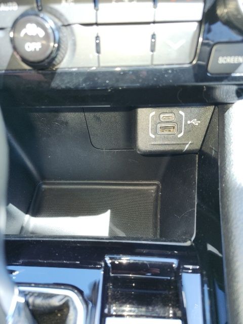 Used 2024 White/off-white Jeep Limited image 24