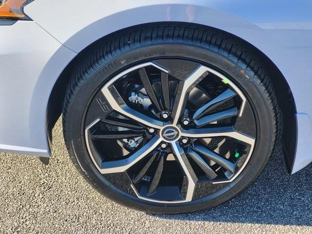 New 2025 Gray Nissan 2.5 SR image 8