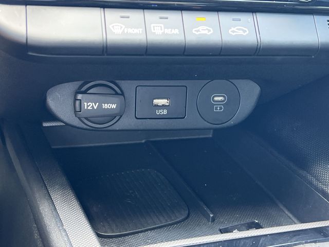 Used 2025 Black Hyundai SEL Sport image 23