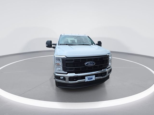 New 2026 Oxford White Ford F-350® XL image 3