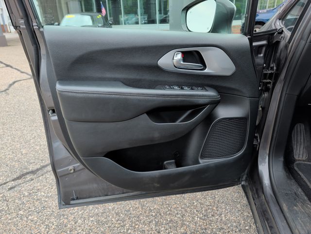 Used 2019 Chrysler Pacifica Van
