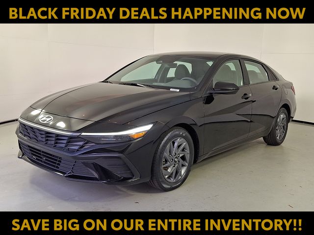 2024 Hyundai Elantra SEL photo 3